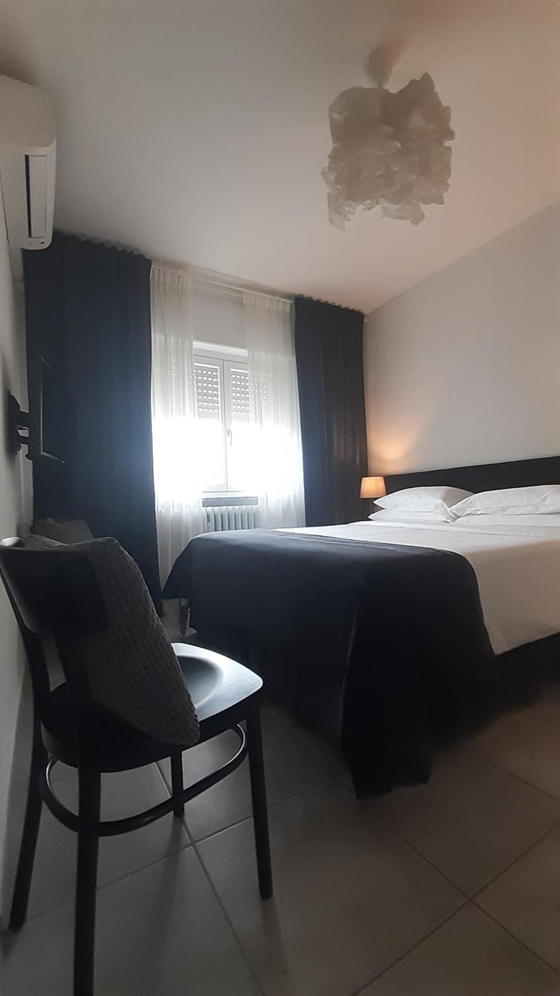 La Duchessa Hotel Alba  Bagian luar foto