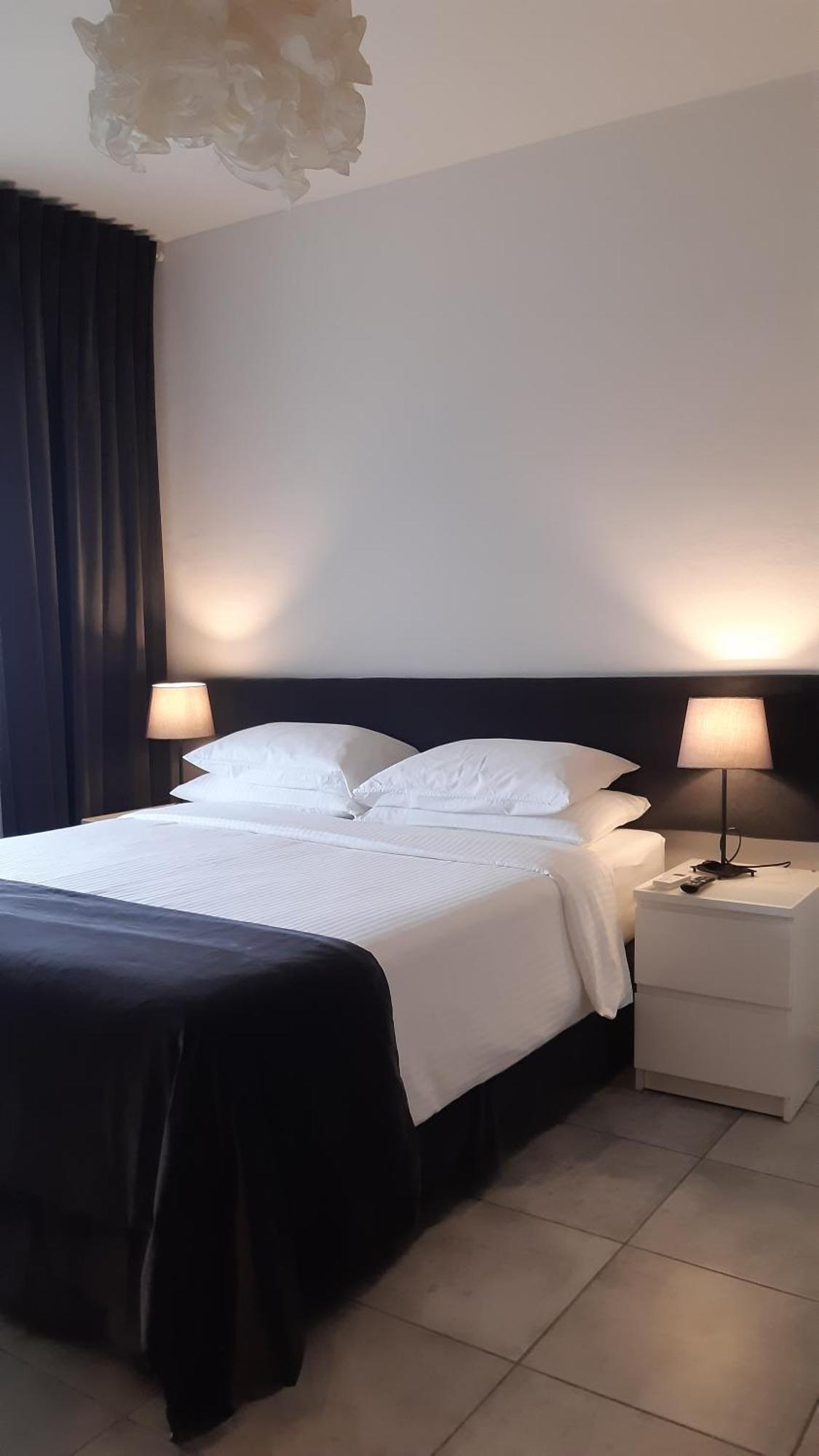 La Duchessa Hotel Alba  Bagian luar foto